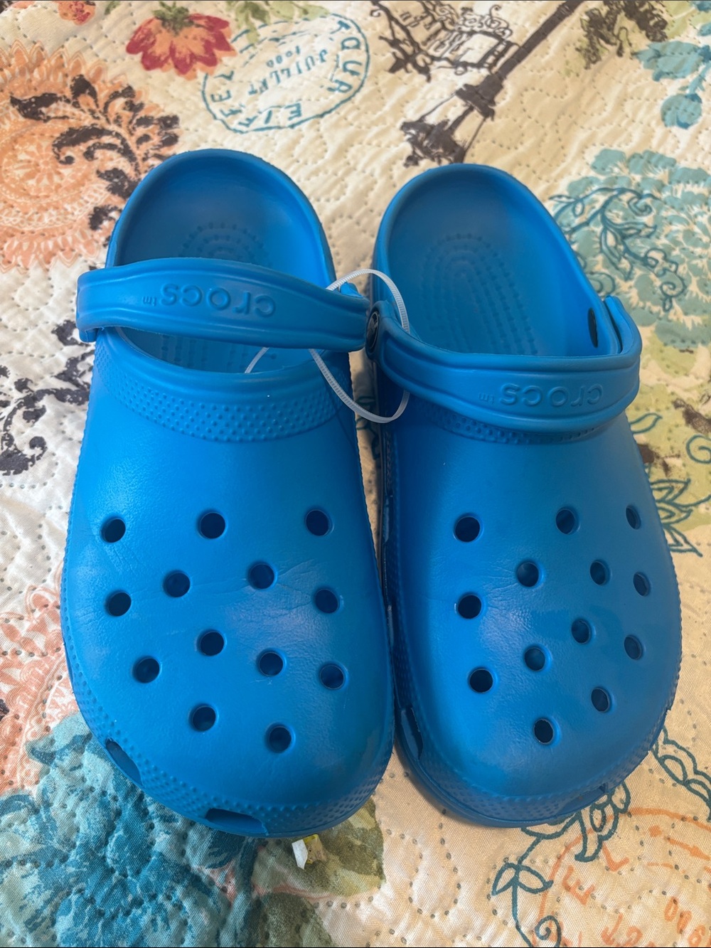 CROCS Classic Clog in Bright Blue